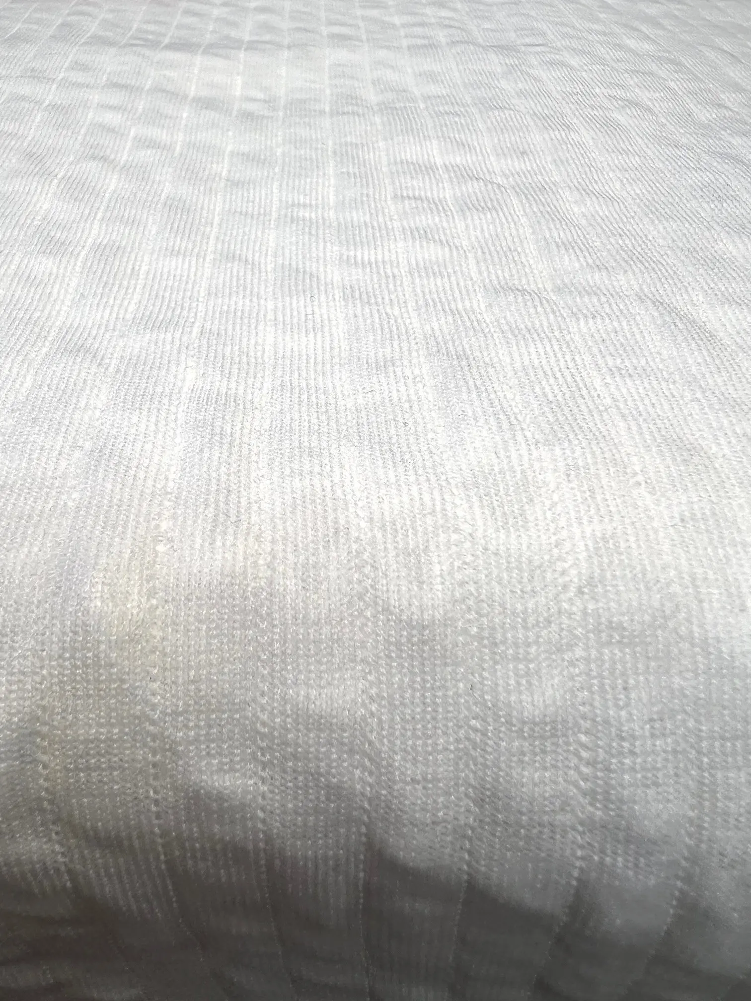 Moottorisahasuojaneulos - Orneule Moottorisahasuojaneuloksen rakenne ja kerrosmateriaali lähikuvassa